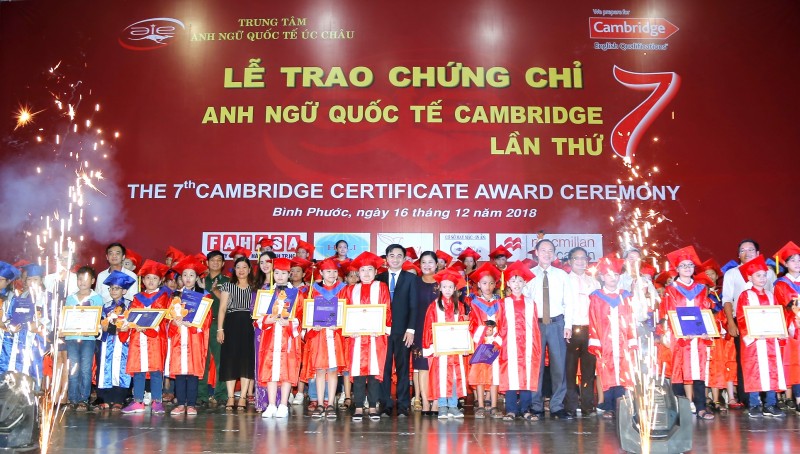 11 học viên được tôn vinh và trao chứng chỉ Anh ngữ quốc tế Cambridge