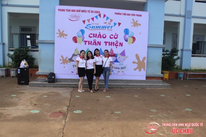 CHƯƠNG TRÌNH NGOẠI KHÓA " CHÀO CỜ THÂN THIỆN" TẠI TRƯỜNG TH TIẾN THÀNH