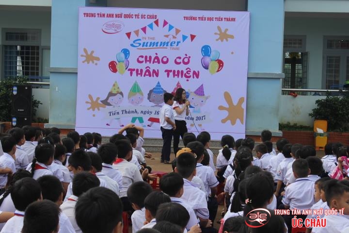 CHƯƠNG TRÌNH NGOẠI KHÓA " CHÀO CỜ THÂN THIỆN" TẠI TRƯỜNG TH TIẾN THÀNH