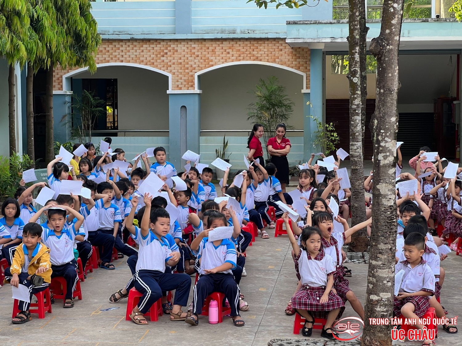 CHƯƠNG TRÌNH NGOẠI KHÓA "CHÀO CỜ THÂN THIỆN'' TẠI TRƯỜNG TH TÂN PHÚ C