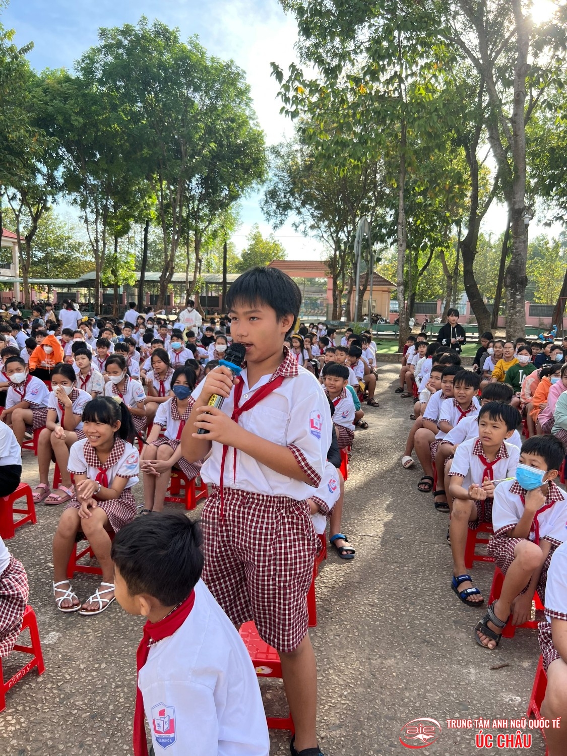 CHƯƠNG TRÌNH NGOẠI KHÓA "CHÀO CỜ THÂN THIỆN'' TẠI TRƯỜNG TH TIẾN HƯNG A