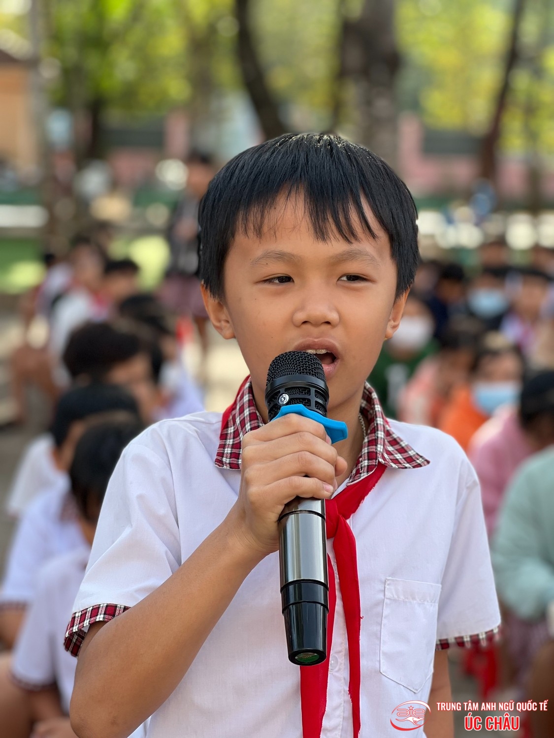 CHƯƠNG TRÌNH NGOẠI KHÓA "CHÀO CỜ THÂN THIỆN'' TẠI TRƯỜNG TH TIẾN HƯNG A