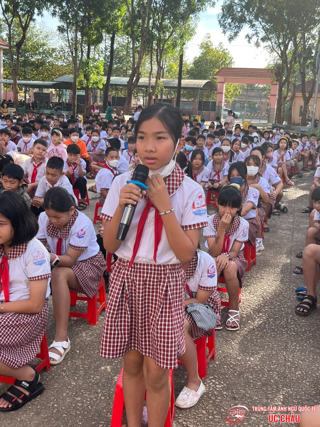 CHƯƠNG TRÌNH NGOẠI KHÓA "CHÀO CỜ THÂN THIỆN'' TẠI TRƯỜNG TH TIẾN HƯNG A