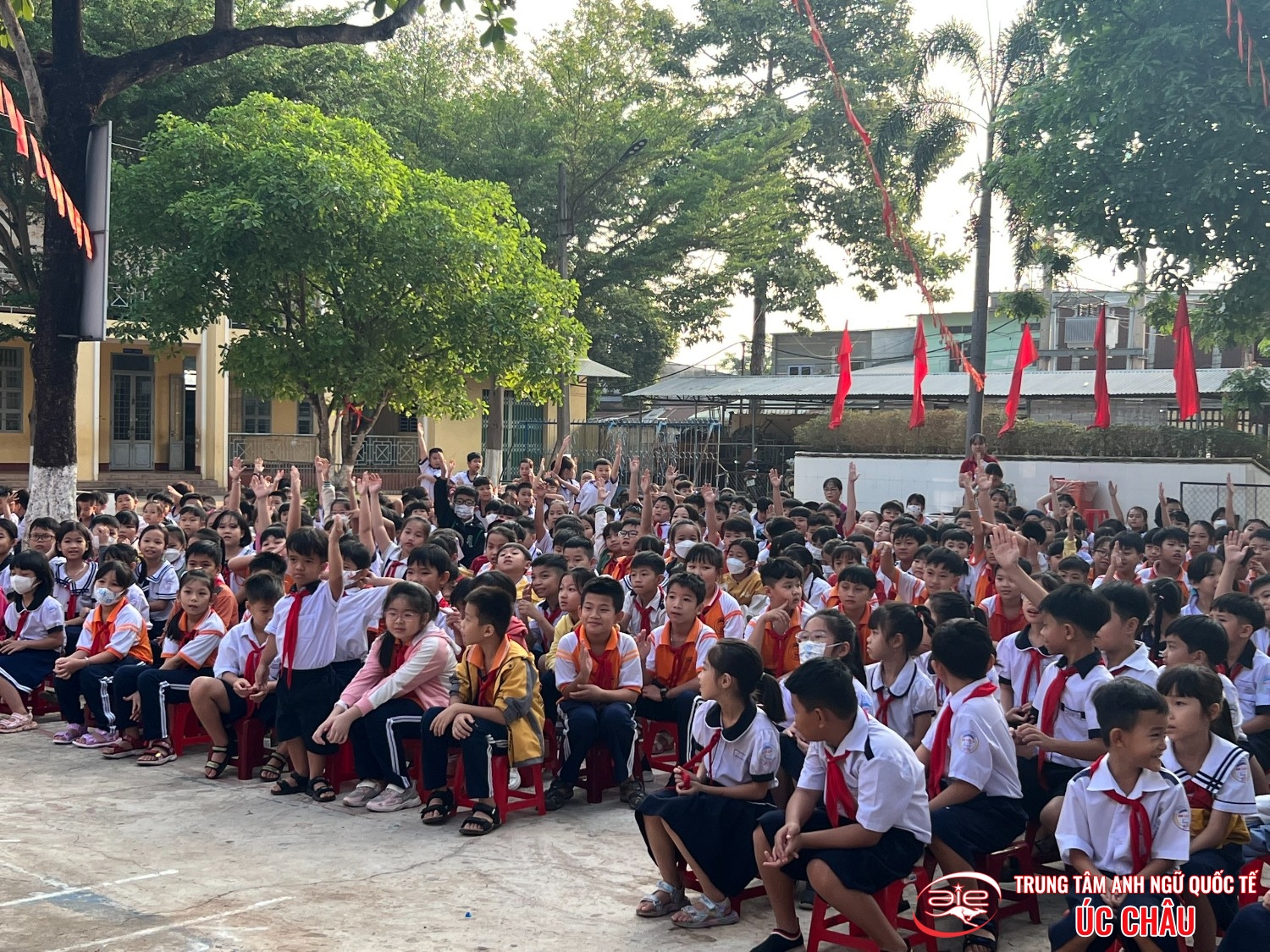 CHƯƠNG TRÌNH NGOẠI KHÓA "CHÀO CỜ THÂN THIỆN'' TẠI TRƯỜNG TH AN LỘC A - TX. BÌNH LONG